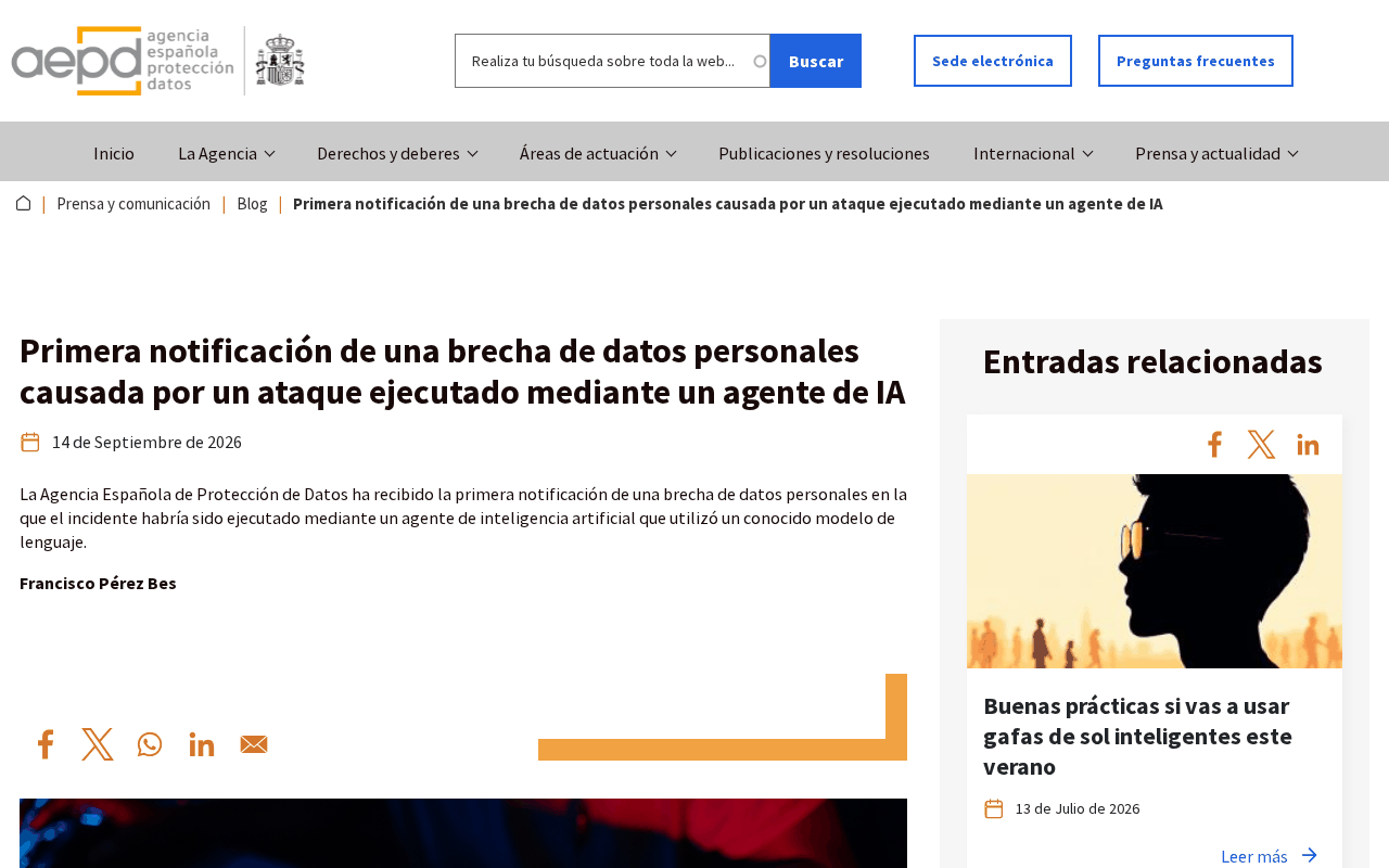 AEPD blog post dated 14 de Septiembre de 2026 by Francisco Pérez Bes, headed Primera notificación de una brecha de datos personales causada por un ataque ejecutado mediante un agente de IA, with the opening sentence using the conditional habría sido ejecutado